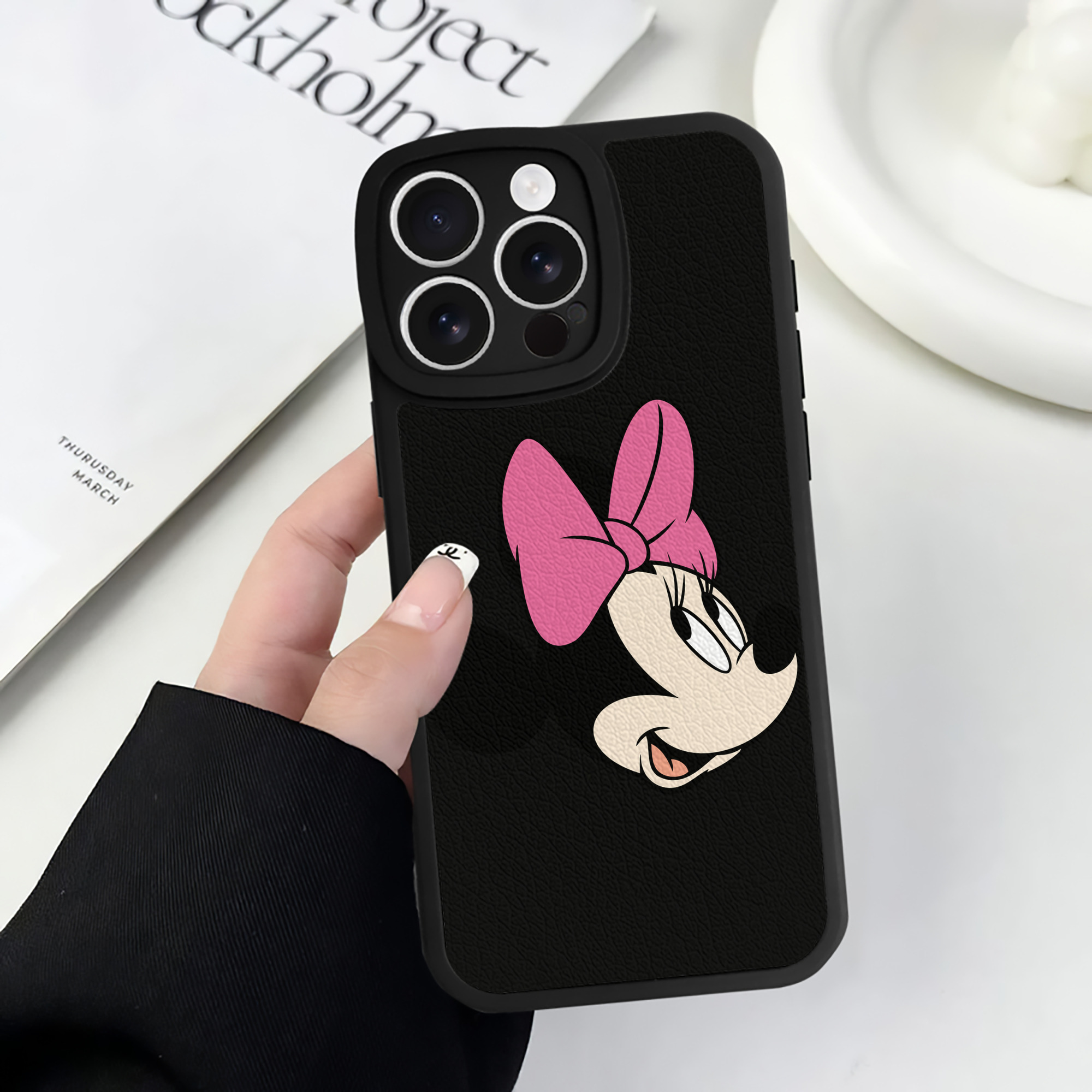 （画像用） ミッキーマウス Mickey Mouse 【iPhone 16シリーズ対応】シリコンスマホケース（レザー調） 材質：シリコン